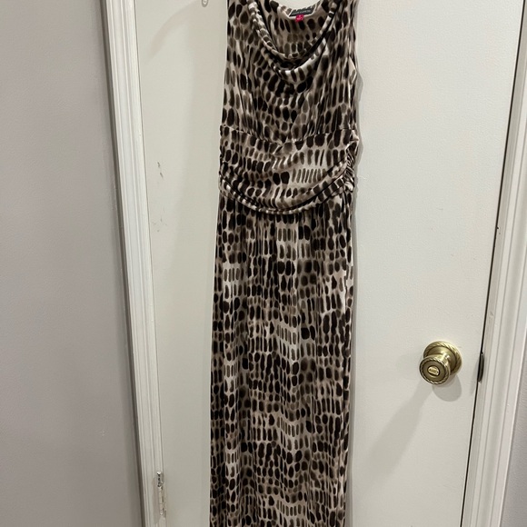 Vince Camuto Leopard Print Maxi Dress - Picture 2 of 9